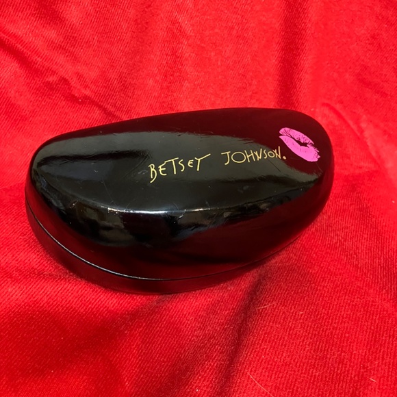💋BETSEY JOHNSON TORTOISE FRAME READERS, 150 STRENGTH WITH BLACK BETSEY CASE 💋 - Picture 6 of 7